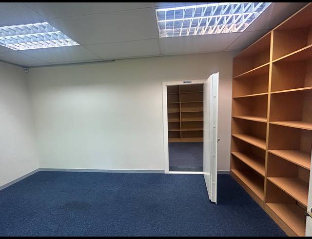 620M² OFFICE TO LET IN KENILWORTH